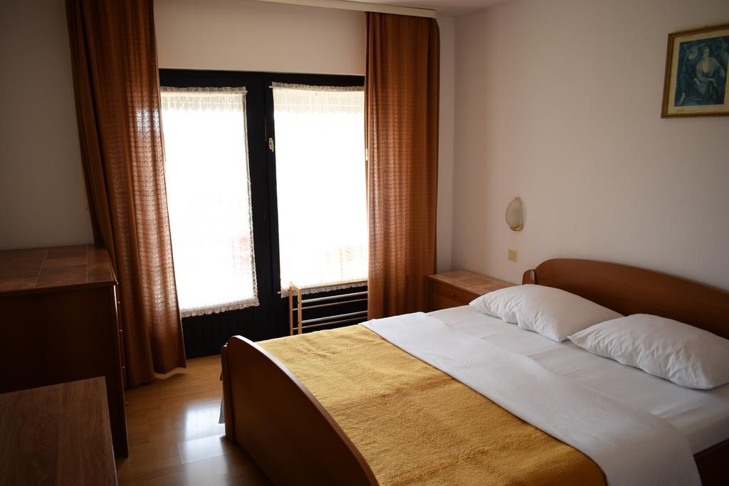 Rooms Vila Mautner Vodice Eksteriør bilde